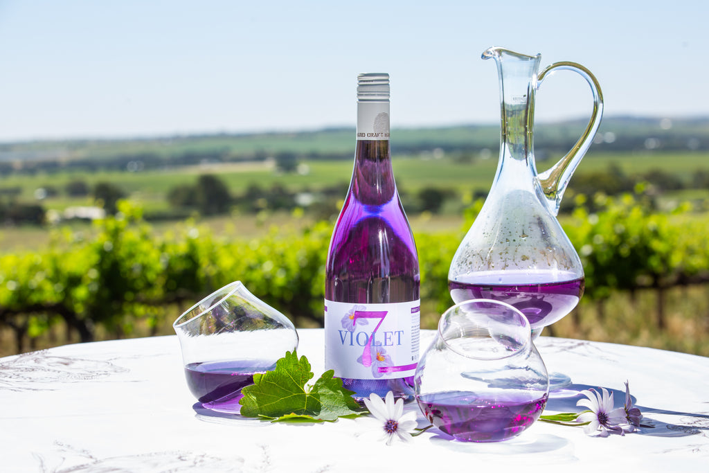 華やかで独自性溢れる紫色の白ワイン、バイオレットセブン